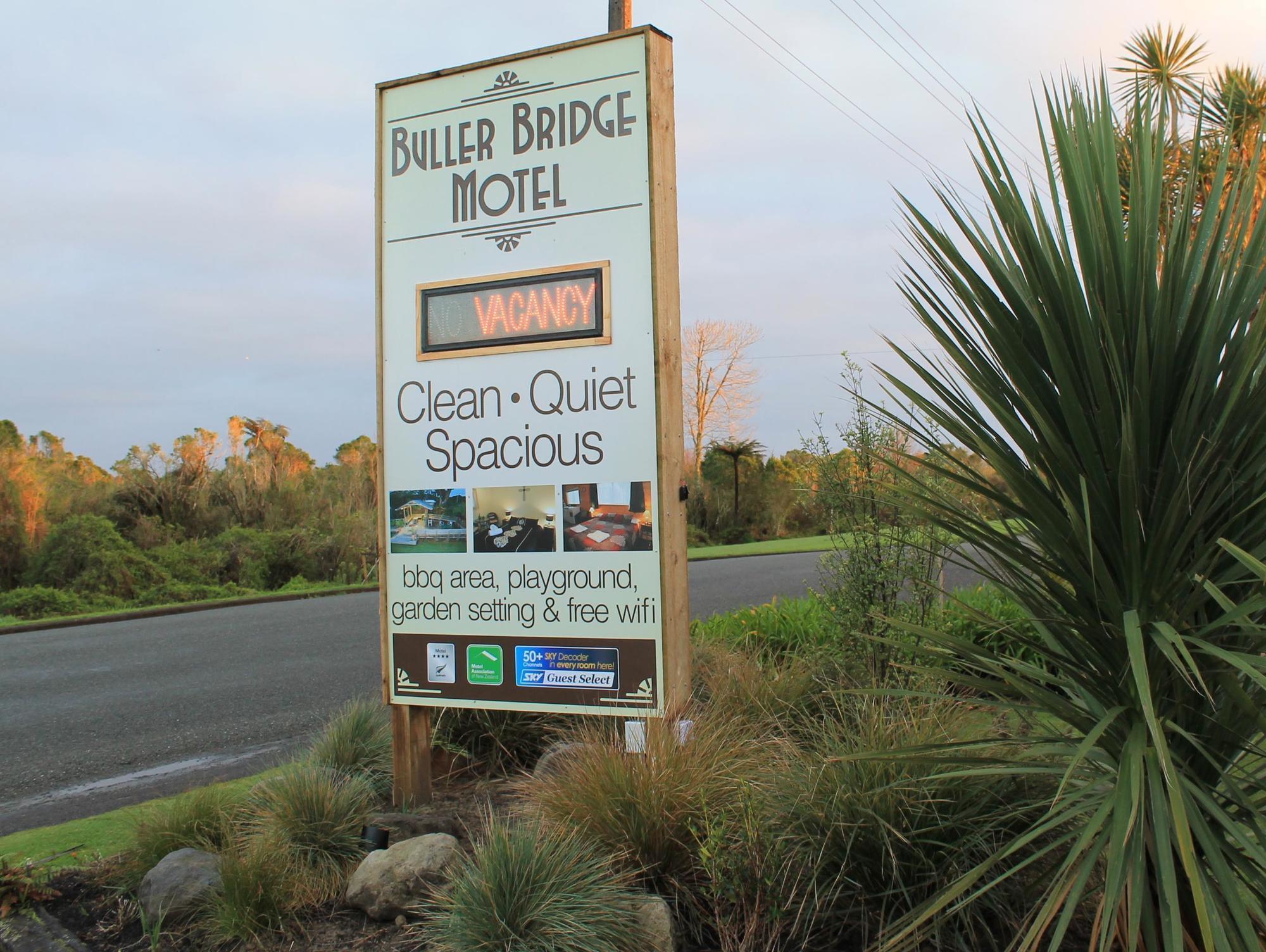 Buller Bridge Motel Westport Bagian luar foto